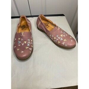 Think! Pink leather slip on loafers with embroidered bee design